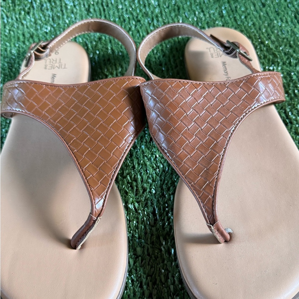 Time and Tru Women's Woven Brown Sandals